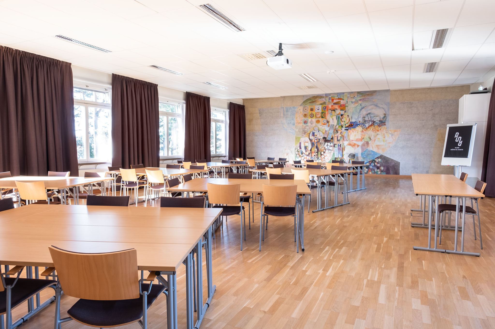 Konferenslokal i det stora konferenshuset Folkbildaren